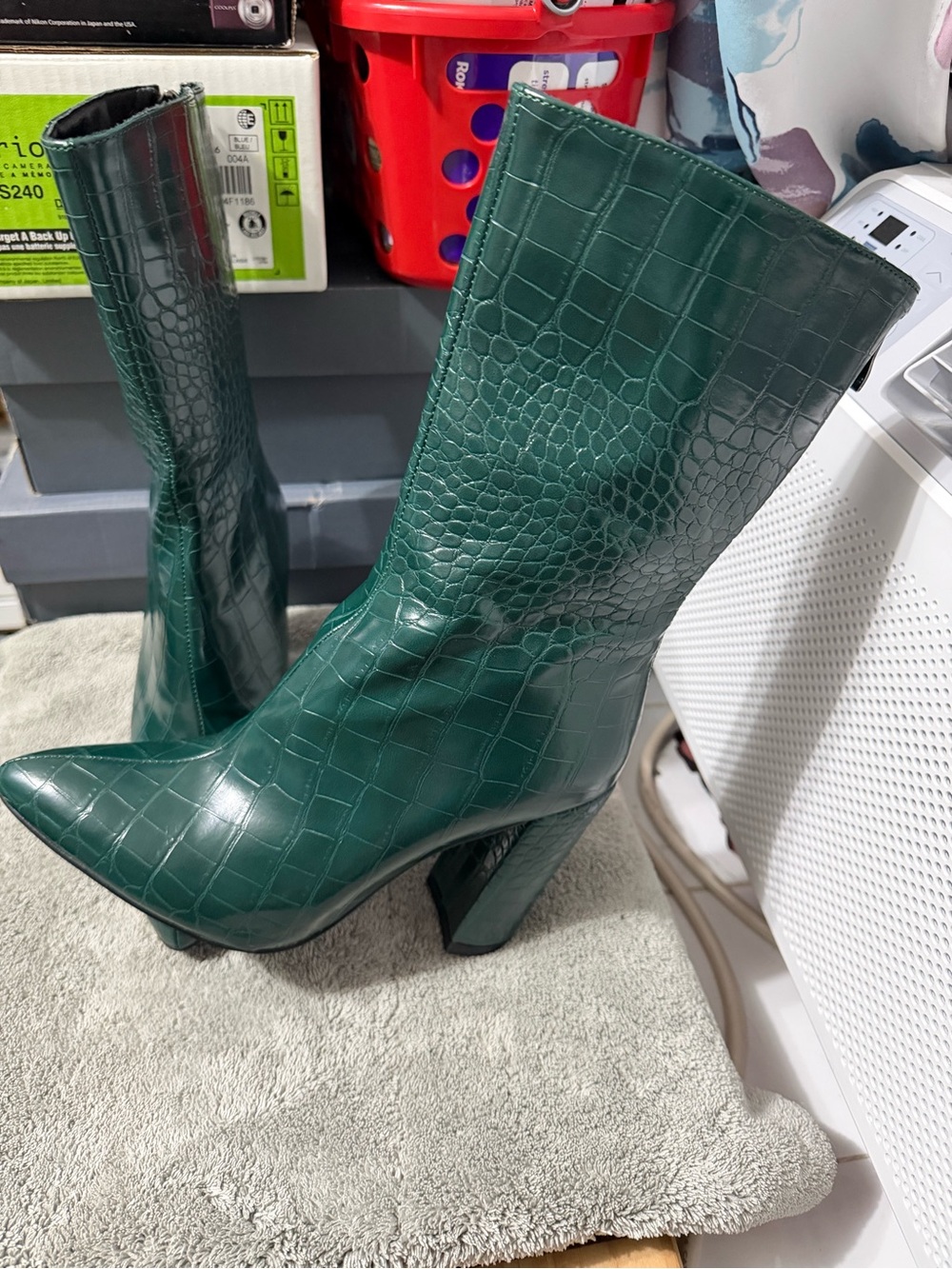 Women’s Green Croc-Embossed Faux Leather Pointed Toe Ankle Boots - Picture 3 of 6